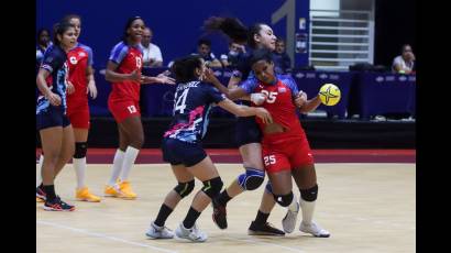 Equipo Cuba de balonmano femenino en Panamericanos Junior de Cali