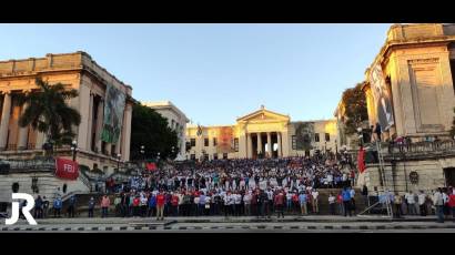 Presidente de Cuba lidera homenaje a los ocho estudiantes de Medicina desde la Escalinata de la Universidad de La Habana