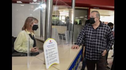 Visita de Manuel Marrero al aeropuerto internacional José Martí