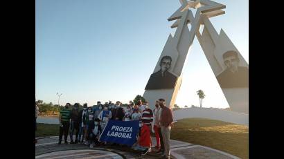 Como justo reconocimiento a sus estudiantes y trabajadores en el enfrentamiento a la COVID-19 en el territorio vueltabajero, le fue entregada la Bandera Proeza Laboral a la Universidad de Pinar del Río Hermanos Saíz Montes de Oca