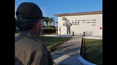 Inauguración de obra artística dedicada a Fidel Castro como parte de las actividades por el aniversario 60 de la Defensa Civil.