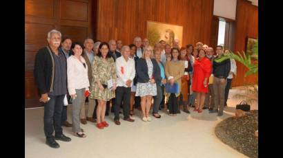 El Jefe de Estado de Cuba recibió en el Palacio de la Revolución a historiadores y conservadores