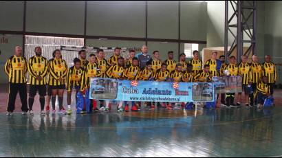 Donación del RKSV Merefeldia al fútbol holguinero