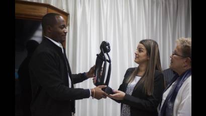 Encuentro de la delegación de la Juventud del Movimiento Popular para la Liberación de Angola con miembros del Buró Nacional de la Unión de Jóvenes Comunistas