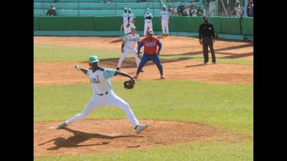 Piratas de La Isla vs Alazanes de Granma