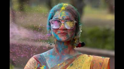 El festival Holi se celebra cada año en una fecha diferente, dependiendo de la última Luna llena del mes lunar hindú Phalguna