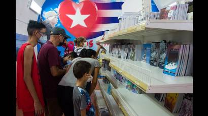 Jóvenes en la Feria Internacional del Libro