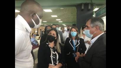 El primer ministro de la mancomunidad de Dominica, Roosevelt Skerrit, visita BioHabana 2022.