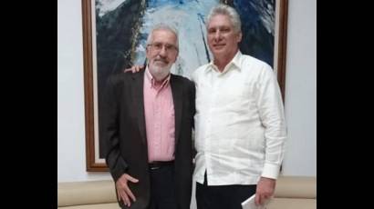 El Presidente cubano Miguel Díaz-Canel Bermúdez junto al destacado intelectual argentino Atilio Borón.