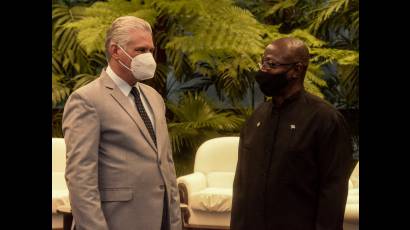 Presidente cubano recibe cartas credenciales de nuevos embajadores