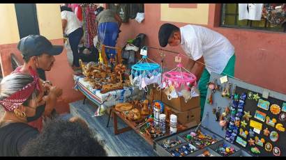 Feria Arte para Mamá en la Isla de la Juventud