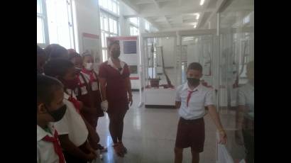 Visita de estudiantes santiagueros al Museo Provincial Emilio Bacardí Moreau