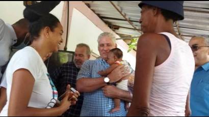 Díaz-Canel visita reparto afectado por inundaciones