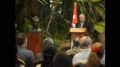 Primer Secretario del Partido y Presidente de la República de Cuba, Miguel Díaz-Canel Bermúdez, ante la sociedad civil excluida de la IX Cumbre de las Américas