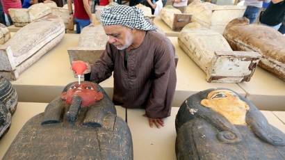 Descubren nuevos sarcófagos con momias en Egipto