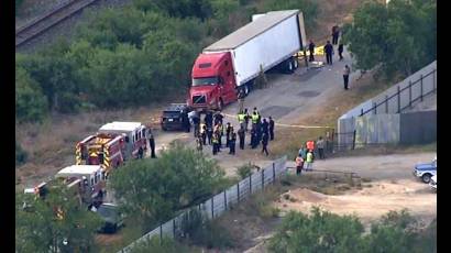 Autoridades federales investigan el origen del camión y su ruta.