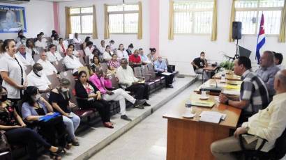 Intercambio de Manuel Marrero Cruz con estudiantes y profesores de la Universidad de Ciencias Médicas de Matanzas