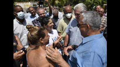 La barriada habanera El Fanguito recibió este sábado la visita del Primer Secretario del Comité Central del Partido Comunista  y Presidente de la República, Miguel Díaz-Canel Bermúdez, y del Primer Ministro, Manuel Marrero Cruz