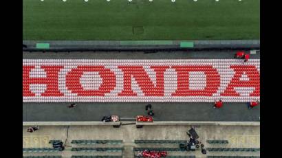 Un logotipo gigante de Honda compuesto por 2 030 pelotas de rugby rompió un récord mundial Guinness en el estadio Twickenham de Londres