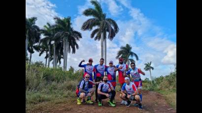 Los miembros del Cuban Trail Team siempre lucen los emblemas del club.