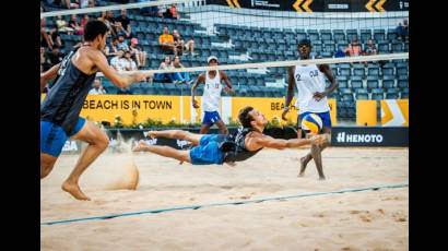 Noslen Díaz y Jorge Luis Alayo, dupla cubana de voleibol de playa