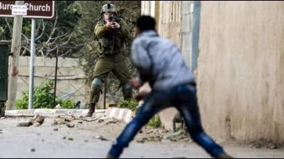 Ejército israelí asesina a jóvenes palestinos