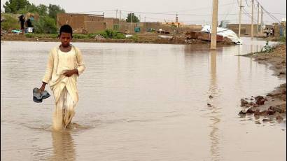 Las fuertes lluvias e inundaciones desplazaron a más de 2500 personas en la localidad de Al Managil