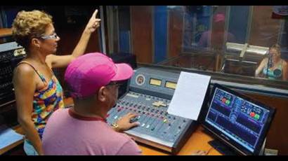 La comunicación necesita mucho de las mujeres y hombres de la radio.