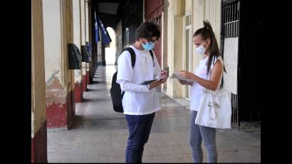 Como lo hicieron en los tiempos más críticos de la COVID-19, ahora los más nuevos, convocados por la UJC, las organizaciones estudiantiles y el Ministerio de Salud Pública, se juntan para contribuir a contener la transmisión del dengue.