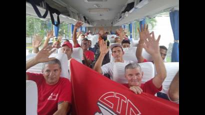 Con entusiasmo y compromiso salieron hacia Pinar del Río los trabajadores del sector eléctrico espirituano.