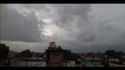 Ciego de Ávila recibe lluvias del huracán Ian