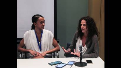 Catherine Zuaznábar (izquierda) y Sandra Ramy ofrecieron detalles a la prensa sobre la presentación de Sacre en Cuba.