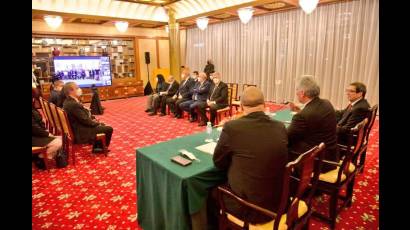 Durante un encuentro a través de videoconferencia con casi un centenar de cubanos que conforman la misión estatal de la Isla en China