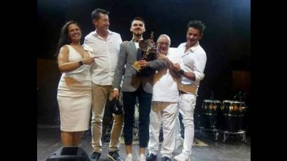 Kacper Smarz, de Polonia, campeón mundial estilo libre