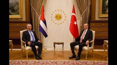 El mandatario Miguel Díaz-Canel Bermúdez fue recibido oficialmente por su homólogo, el Presidente de Türkiye, Recep Tayyip Erdogan.