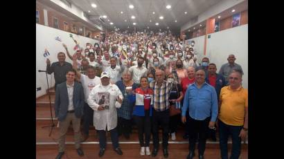 Colaboradores cubanos en el  Centro de Salud Integral Salvador Allende.