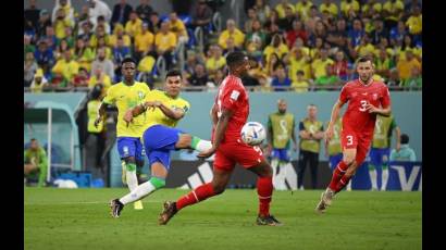 Casemiro marcó el golazo de la jornada para que el Scratch pudiera romper la defensa suiza