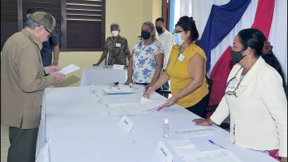 General de Ejército Raúl Castro Ruz ejerció su derecho al voto 