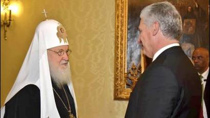 El Presidente cubano, Miguel Díaz-Canel Bermúdez, junto a Su Santidad Kirill