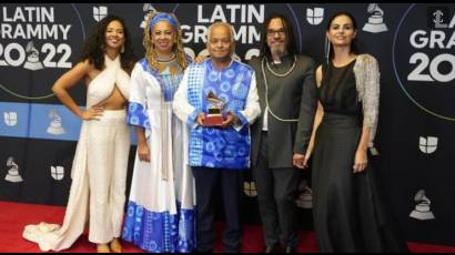 Síntesis, X y Eme Alfonso se alzaron con un Latin Grammy 2022 por Ancestros Sinfónico.