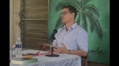 Reinaldo Funes, invitado al espacio Sobre una palma escrita, de la Biblioteca Nacional de Cuba José Martí.