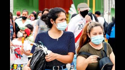 En varias naciones se ha recomendado el uso de mascarillas durante las fiestas navideñas