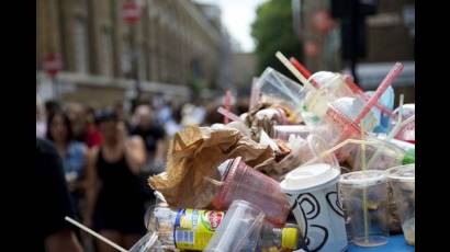 Utensilios plásticos no reutilizables