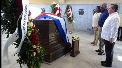 Salvador Valdés Mesa rinde homenaje a José Martí