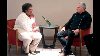 El Presidente de la República, Miguel Díaz-Canel Bermúdez, sostuvo un intercambio en la noche de este lunes  con la Primera Ministra de Barbados, Mia Amor Mottley