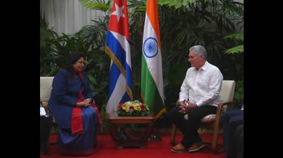 Encuentro de Miguel Díaz-Canel con la Ministra de Estado de Asuntos Exteriores y Cultura de la República de la India, Meenakashi Lekhi