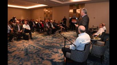 Díaz-Canel junto a empresarios argentinos