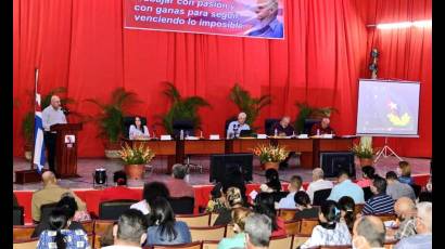 Miguel Díaz-Canel Bermúdez se reunió con las máximas autoridades de Cienfuegos para evaluar las potencialidades locales para el año en curso
