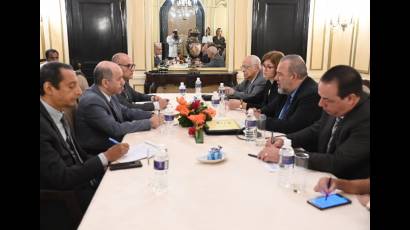 El Primer Ministro cubano recibió a Abdelhak Saihi, ministro de Salud, Población y Reforma Hospitalaria argelino
