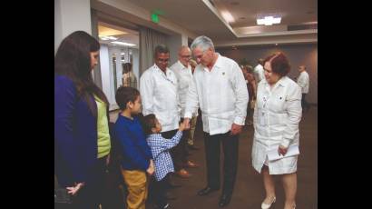 Díaz-Canel saludó a todos los integrantes de la familia que representa a Cuba en la República Dominicana.